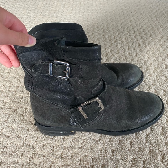 Black suede Vince Camuto booties - Picture 2 of 6